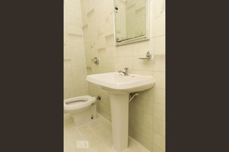 Casa à venda com 341m², 3 quartos e 4 vagasBanheiro 2