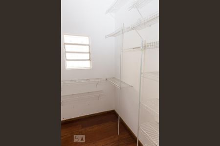 Casa à venda com 341m², 3 quartos e 4 vagasSuíte 1 - Closet