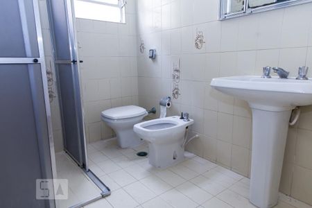 Casa à venda com 341m², 3 quartos e 4 vagasSuíte 2 - Banheiro