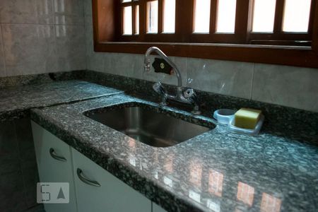 Casa à venda com 320m², 5 quartos e 4 vagas Casa à venda com 320m², 5 quartos e 4 vagascozinha