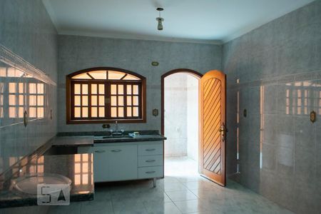 Casa à venda com 320m², 5 quartos e 4 vagas Casa à venda com 320m², 5 quartos e 4 vagascozinha