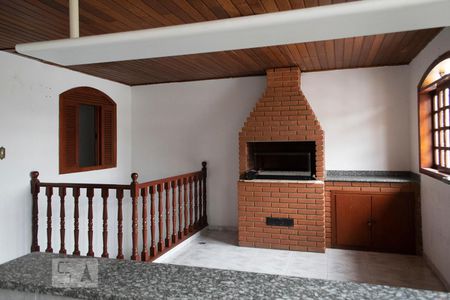 Casa à venda com 320m², 5 quartos e 4 vagas Casa à venda com 320m², 5 quartos e 4 vagaschurrasqueira