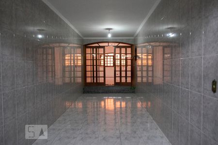 Casa à venda com 320m², 5 quartos e 4 vagas Casa à venda com 320m², 5 quartos e 4 vagasentrada