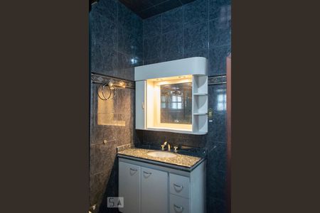 Casa à venda com 320m², 5 quartos e 4 vagas Casa à venda com 320m², 5 quartos e 4 vagasbanheiro quarto 1