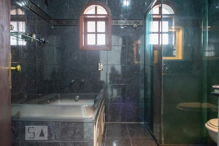 Casa à venda com 320m², 5 quartos e 4 vagas Casa à venda com 320m², 5 quartos e 4 vagasbanheiro quarto 1