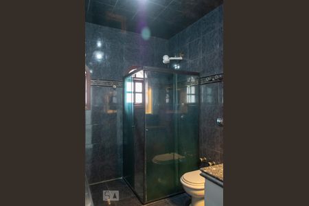 Casa à venda com 320m², 5 quartos e 4 vagas Casa à venda com 320m², 5 quartos e 4 vagasbanheiro quarto 1