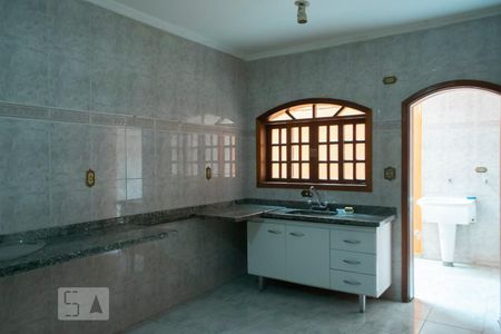 Casa à venda com 320m², 5 quartos e 4 vagas Casa à venda com 320m², 5 quartos e 4 vagascozinha