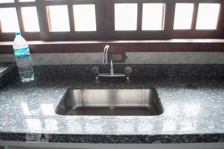 Casa à venda com 320m², 5 quartos e 4 vagas Casa à venda com 320m², 5 quartos e 4 vagaschurrasqueira