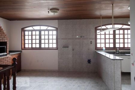 Casa à venda com 320m², 5 quartos e 4 vagas Casa à venda com 320m², 5 quartos e 4 vagaschurrasqueira