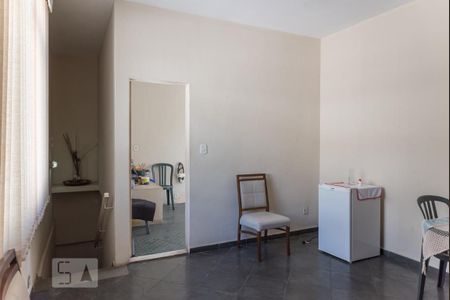 Casa de condomínio à venda com 162m², 3 quartos e 1 vaga Casa de condomínio à venda com 162m², 3 quartos e 1 vagaedícula