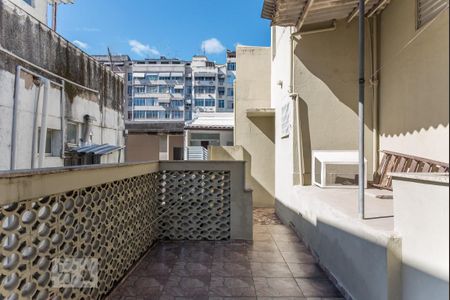 Casa de condomínio à venda com 162m², 3 quartos e 1 vaga Casa de condomínio à venda com 162m², 3 quartos e 1 vagaTerraço