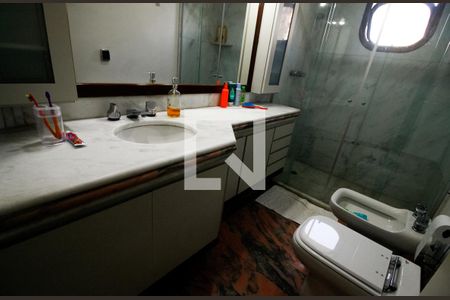 Apartamento à venda com 362m², 4 quartos e 4 vagasBanheiro da Suíte 1