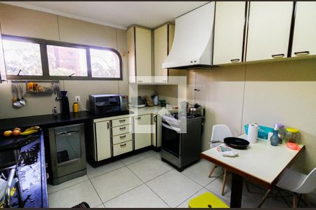Apartamento à venda com 362m², 4 quartos e 4 vagasCozinha - Armários