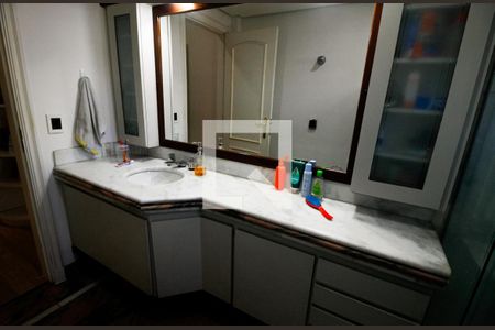 Apartamento à venda com 362m², 4 quartos e 4 vagasBanheiro da Suíte 1