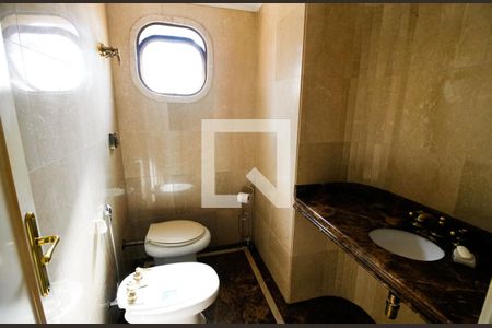 Apartamento à venda com 362m², 4 quartos e 4 vagasBanheiro da Suíte 2