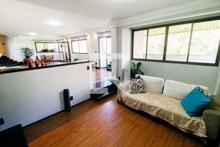 Sala de TV de apartamento à venda com 4 quartos, 362m² em Vila Suzana, São Paulo
