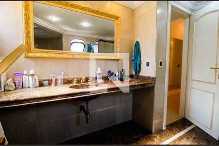 Apartamento à venda com 362m², 4 quartos e 4 vagasBanheiro da Suíte 2