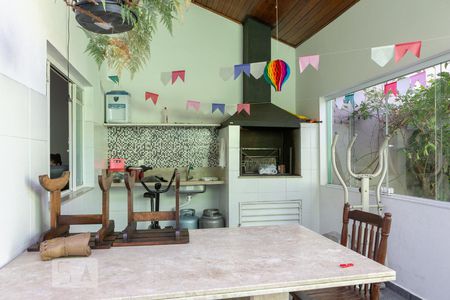 Casa à venda com 275m², 6 quartos e 4 vagasChurrasqueira