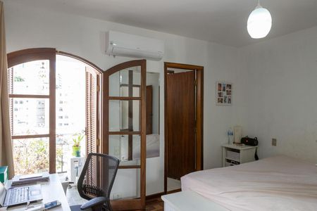 Casa à venda com 275m², 6 quartos e 4 vagasSuíte 2