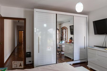 Casa à venda com 275m², 6 quartos e 4 vagasSuíte 2