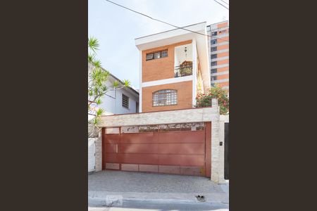 Casa à venda com 275m², 6 quartos e 4 vagasFachada