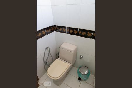 Casa à venda com 275m², 6 quartos e 4 vagasBanheiro da Suíte 2