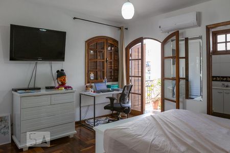 Casa à venda com 275m², 6 quartos e 4 vagasSuíte 2