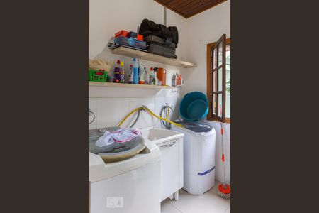 Casa à venda com 275m², 6 quartos e 4 vagasCasa 2 - Lavanderia