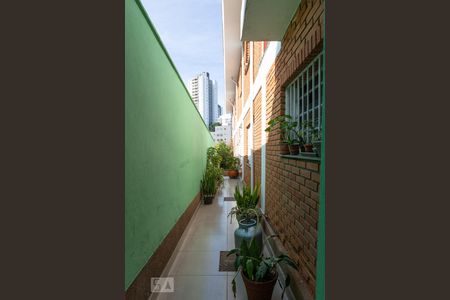 Casa à venda com 275m², 6 quartos e 4 vagasCorredor Externo