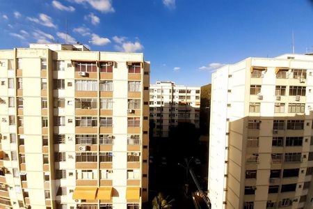 Apartamento à venda com 80m², 2 quartos e 1 vaga Apartamento à venda com 80m², 2 quartos e 1 vagaVista