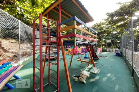 Apartamento à venda com 80m², 2 quartos e 1 vaga Apartamento à venda com 80m², 2 quartos e 1 vagaÁrea Comum - Playground