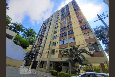 Apartamento à venda com 80m², 2 quartos e 1 vaga Apartamento à venda com 80m², 2 quartos e 1 vagaFachada