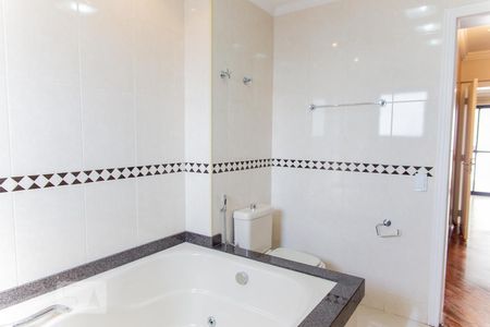 Apartamento à venda com 300m², 4 quartos e 4 vagasBanheiro da Suíte