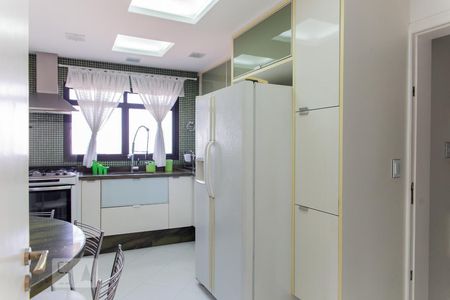 Apartamento à venda com 300m², 4 quartos e 4 vagasCozinha