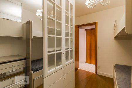 Apartamento à venda com 226m², 3 quartos e 2 vagasQuarto 2