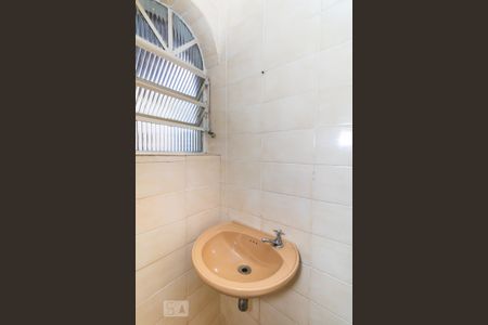 Casa à venda com 300m², 4 quartos e 6 vagasBanheiro de Serviço