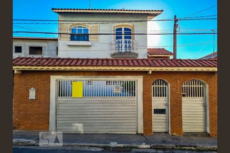 Casa à venda com 300m², 4 quartos e 6 vagasFachada