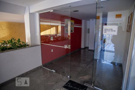 Apartamento à venda com 64m², 2 quartos e 1 vagaFachada e portaria