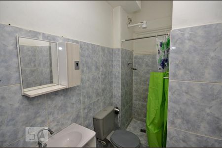 Banheiro Social de kitnet/studio para alugar com 1 quarto, 27m² em Centro, Rio de Janeiro