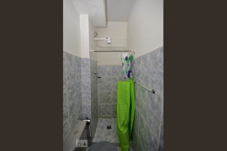 Banheiro Social de kitnet/studio para alugar com 1 quarto, 27m² em Centro, Rio de Janeiro