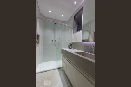 Apartamento para alugar com 73m², 2 quartos e 1 vaga Apartamento para alugar com 73m², 2 quartos e 1 vagaBanheiro social