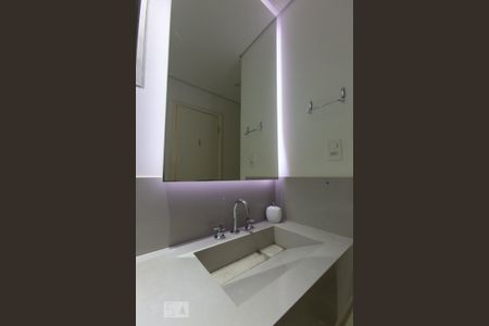 Apartamento para alugar com 73m², 2 quartos e 1 vaga Apartamento para alugar com 73m², 2 quartos e 1 vagaBanheiro social