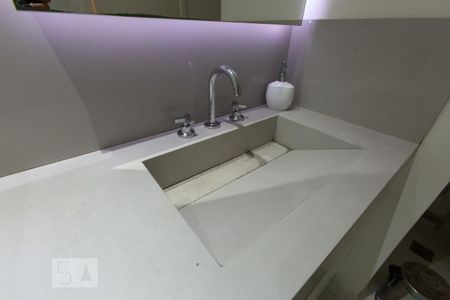 Apartamento para alugar com 73m², 2 quartos e 1 vaga Apartamento para alugar com 73m², 2 quartos e 1 vagaBanheiro social