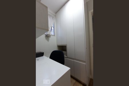 Closet/Escritório da Suíte de apartamento para alugar com 2 quartos, 73m² em Vila Nova Conceição, São Paulo