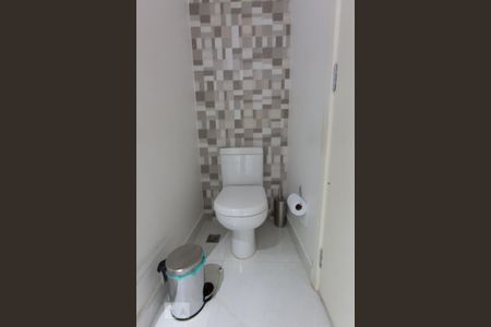 Apartamento para alugar com 73m², 2 quartos e 1 vaga Apartamento para alugar com 73m², 2 quartos e 1 vagaBanheiro social