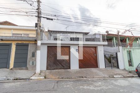 Casa para alugar com 190m², 2 quartos e 2 vagas Casa para alugar com 190m², 2 quartos e 2 vagasFachada