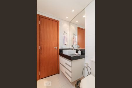 Apartamento à venda com 65m², 2 quartos e 1 vagaBanheiro da Suíte