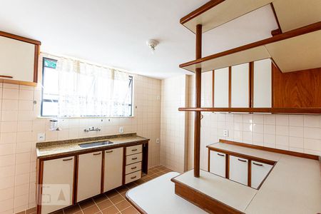 Apartamento à venda com 130m², 3 quartos e 2 vagasCozinha