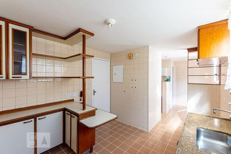 Apartamento à venda com 130m², 3 quartos e 2 vagasCozinha