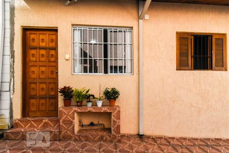 Casa para alugar com 61m², 2 quartos e sem vaga Casa para alugar com 61m², 2 quartos e sem vagaFachada